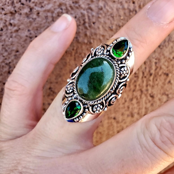 New Green Serpentine & Chrome Diopside Silver Statement Ring. - Picture 6 of 13